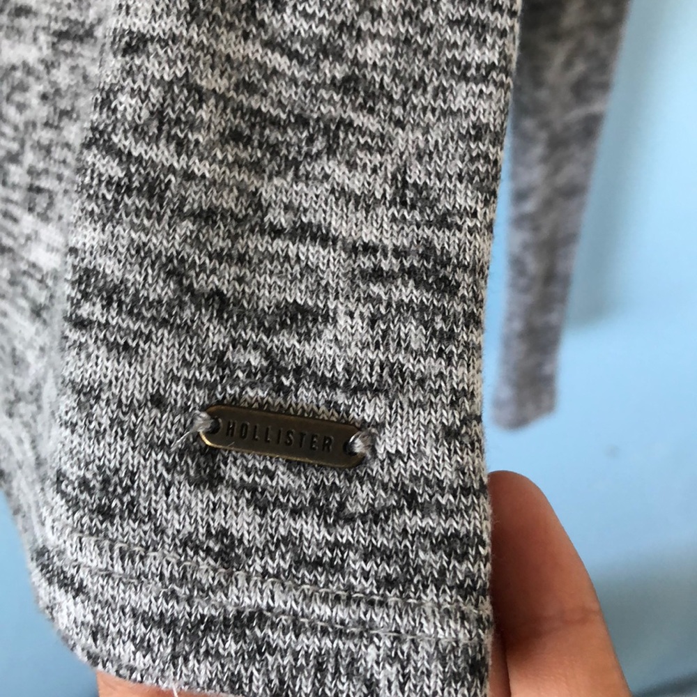 Grey Hollister long sleeve - Picture 3 of 4